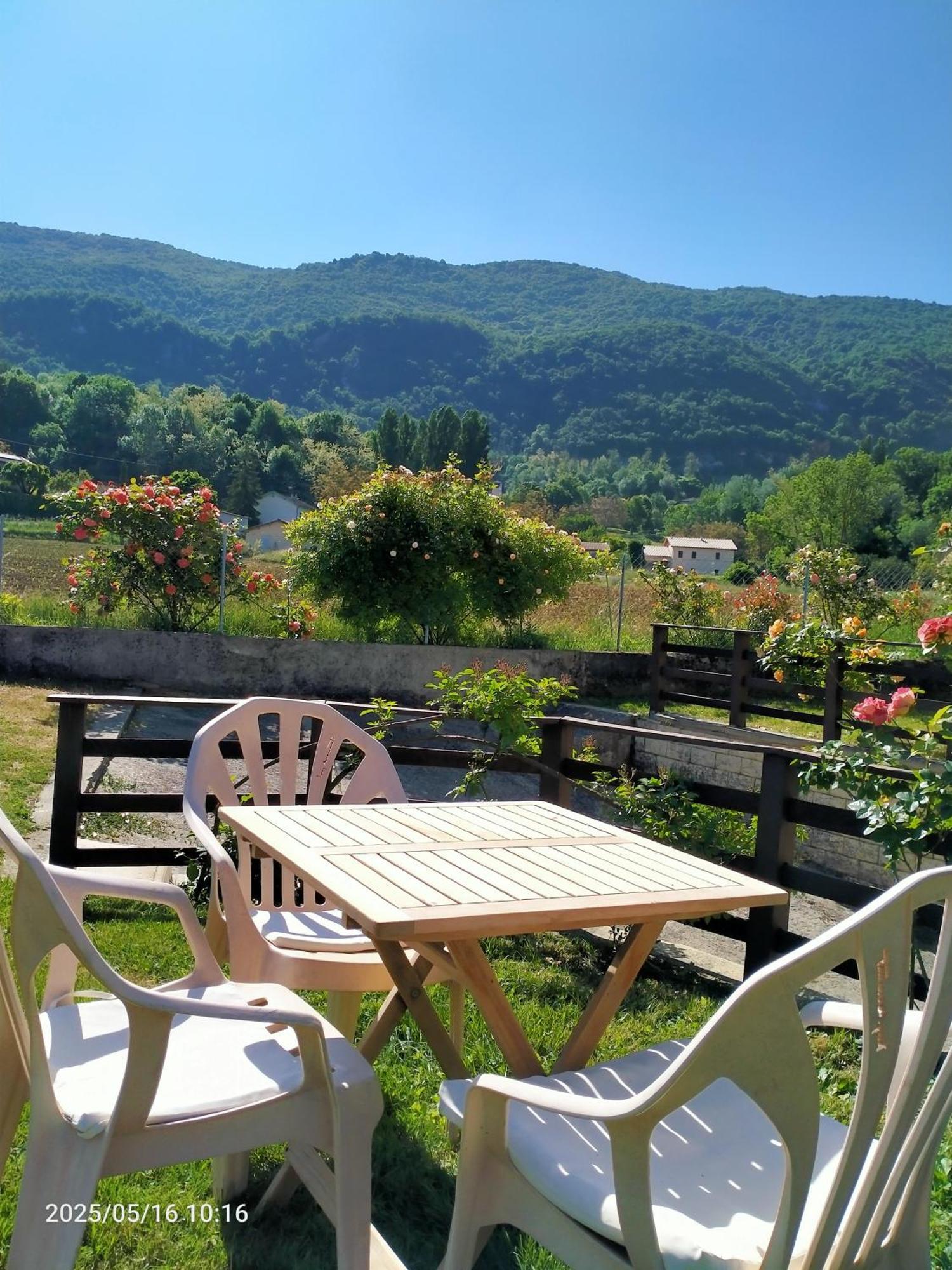 Chambres D'Hotes & Studio L'Hosting Noix Hostun Quarto foto